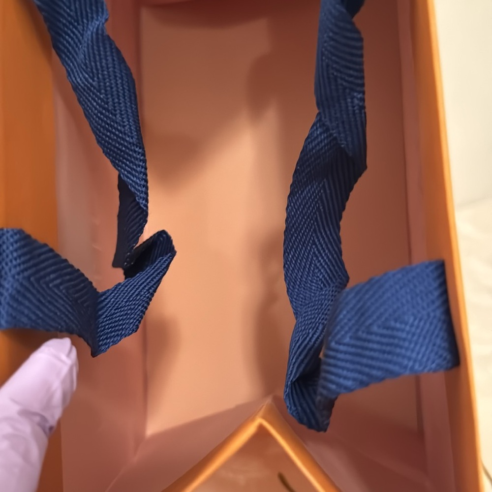 Louis Vuitton shopping bag - Picture 3 of 3